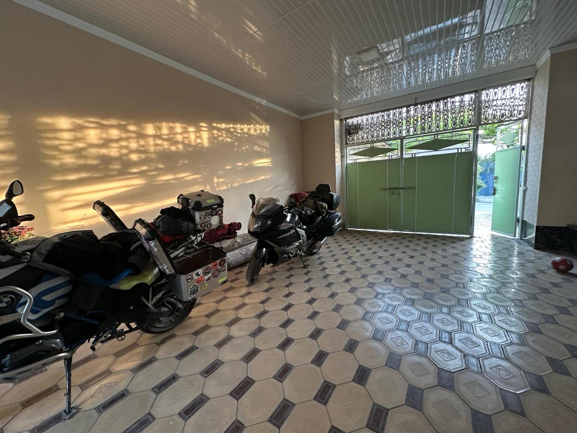 Sultan Saray Hostel Osh Exterior photo